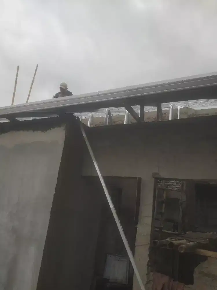 Bongkar pasang atap baja ringan
