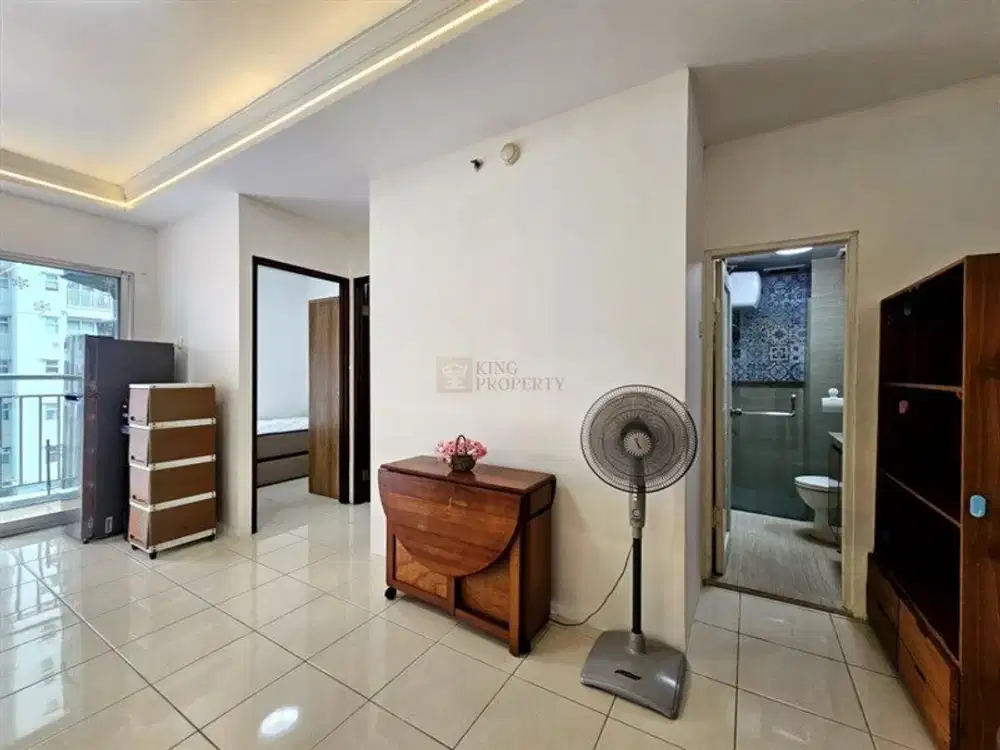 Disewakan 2BR Mediterania Garden 2 Lantai Rendah – Terdekat Central Park, Modern Contemporary Minimalist