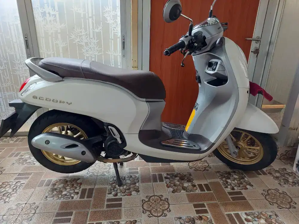 Dijual : Honda Scoopy, putih 2021, mulus,an. Sendiri