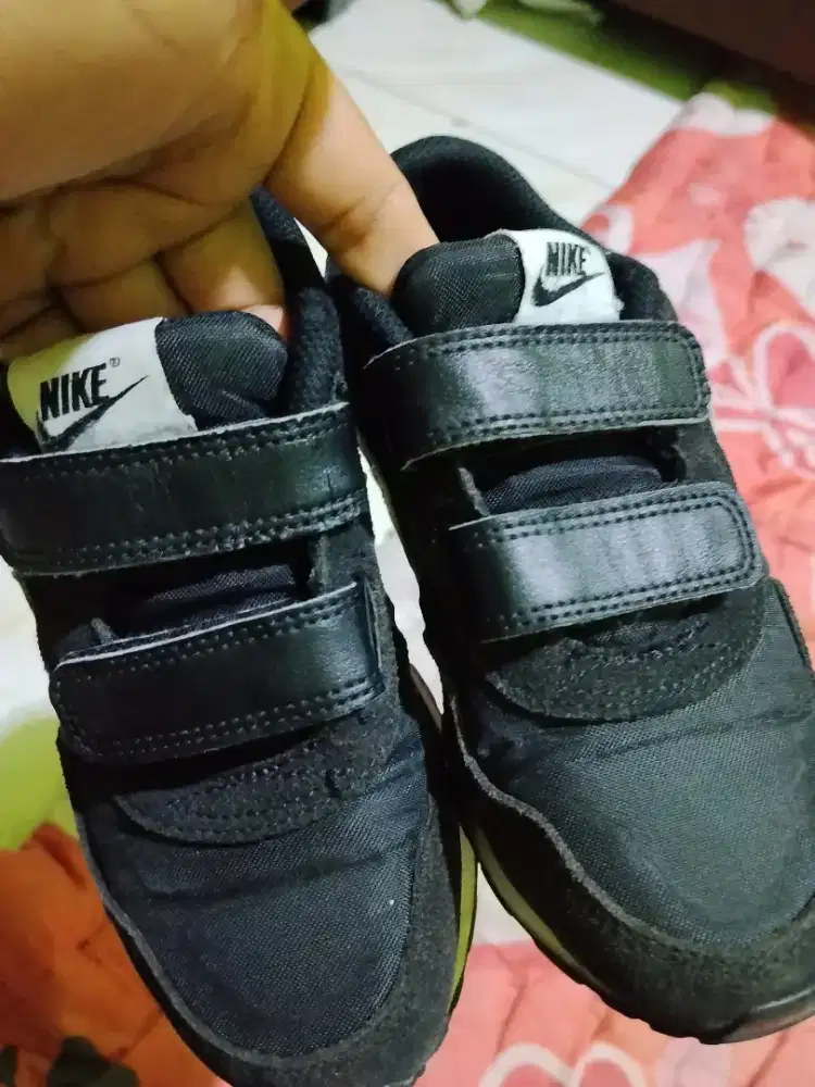 Sepatu anak nike
