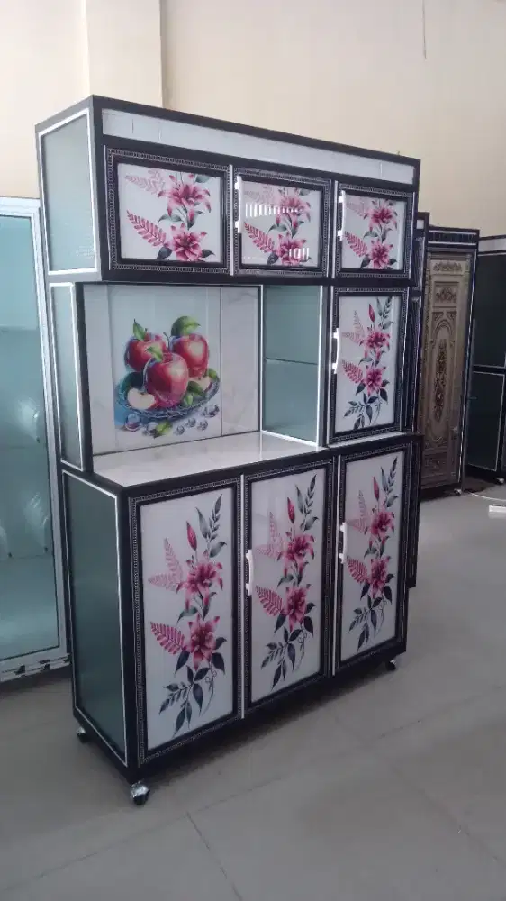 Lemari piring almanium 3 pintu