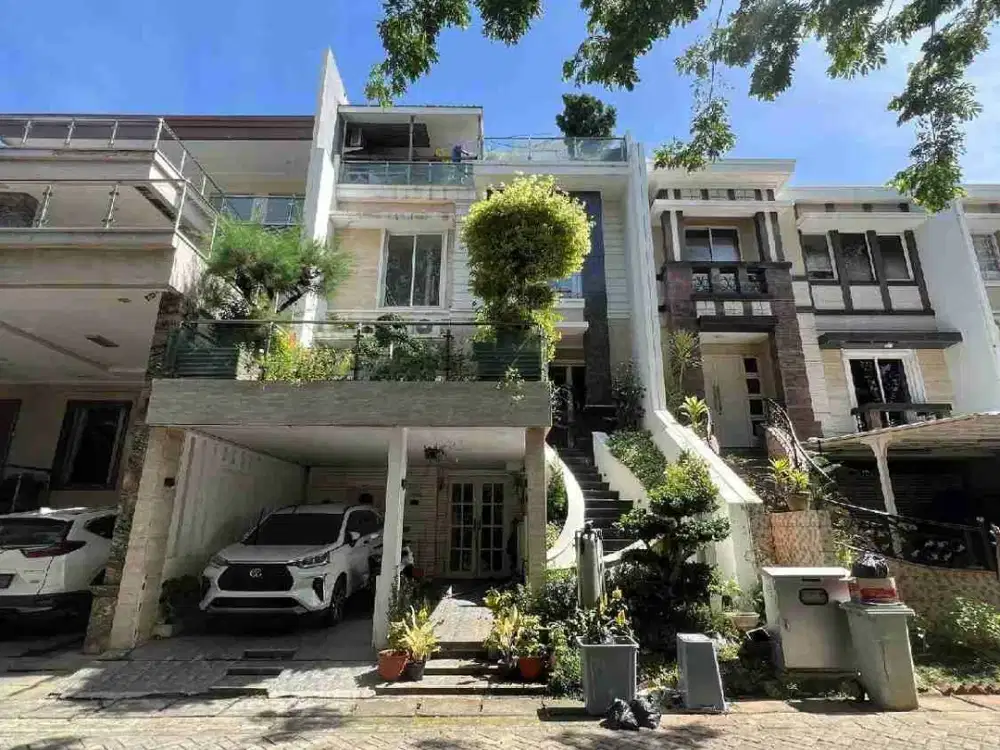 Dijual Rumah Golf Lake Boulevard Ada Swimming Pool