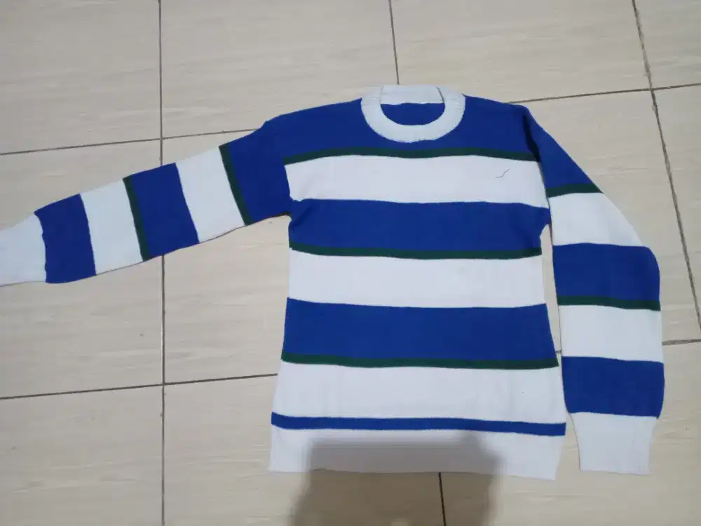 Sweater rajut wanita