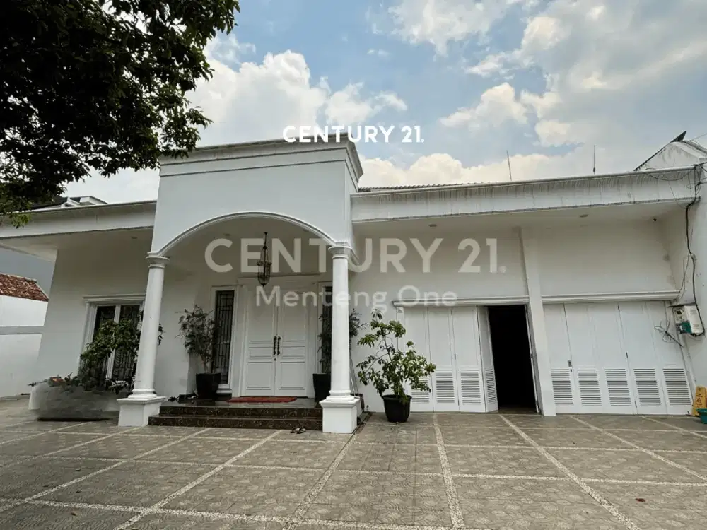 Rumah Besar Dengan Kolam Renang Menteng Inti Jakarta Pusat