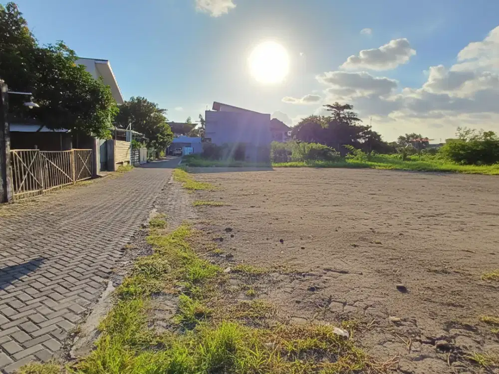 Jual Cepat Tanah 800 Meter dari Jl. Laksda Adisucipto, SHM