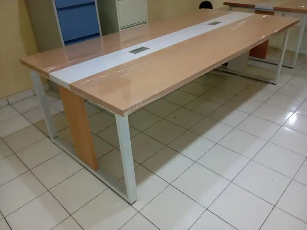 meja meeting kantor uk 240