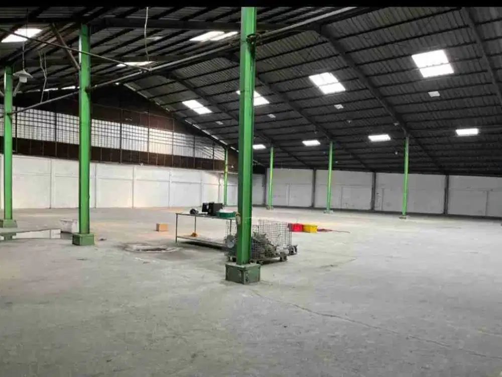 SEWA Gudang luas dan siap pakai di Ciputat