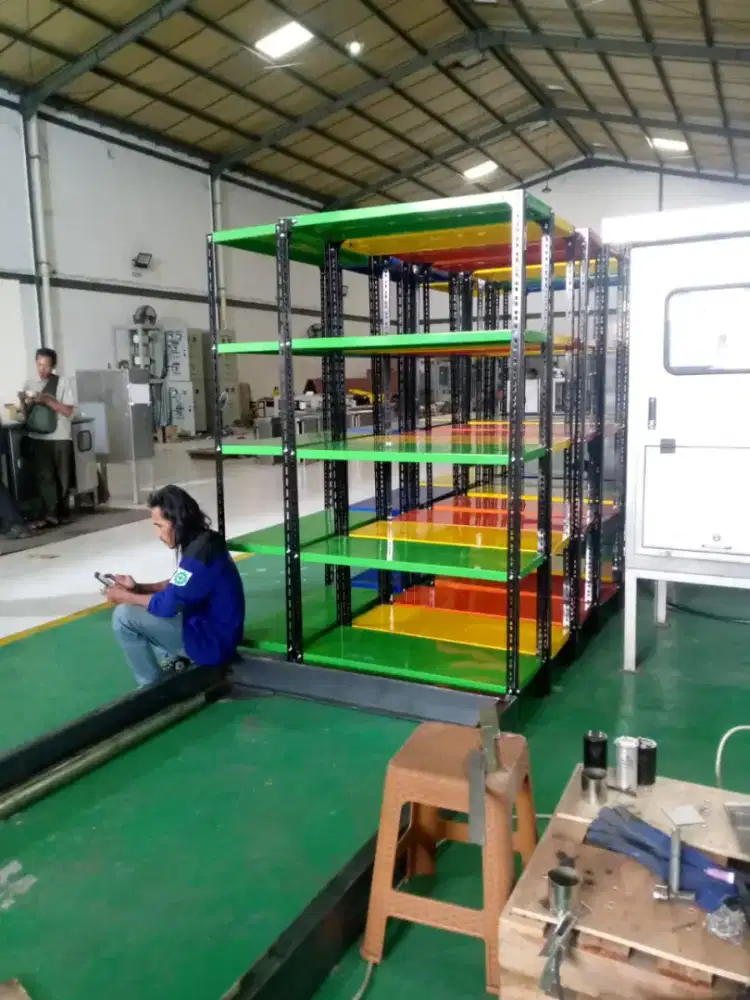 Rak besi rak perlengkapan kantor