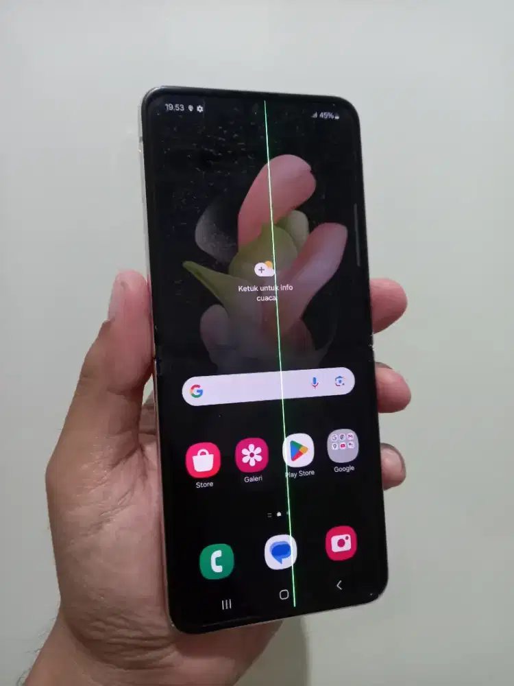 Samsung Galaxy Z Flip 4 Ram 8/256Gb Fullset ada minus dibaca
