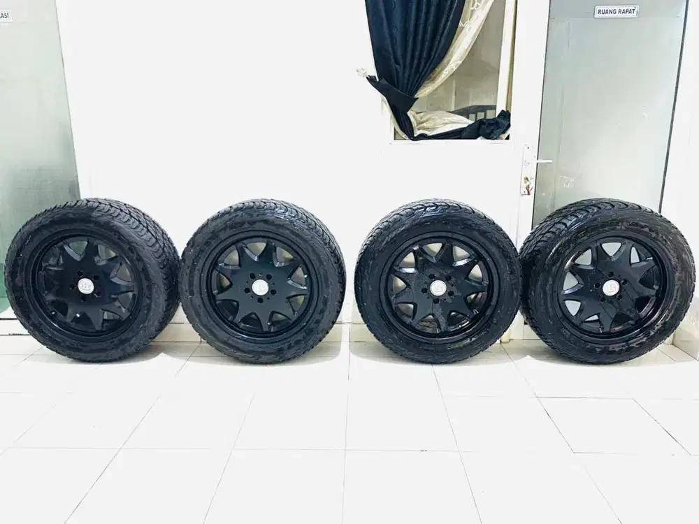 JUAL VELEG DAN BAN  JEEP MERCY