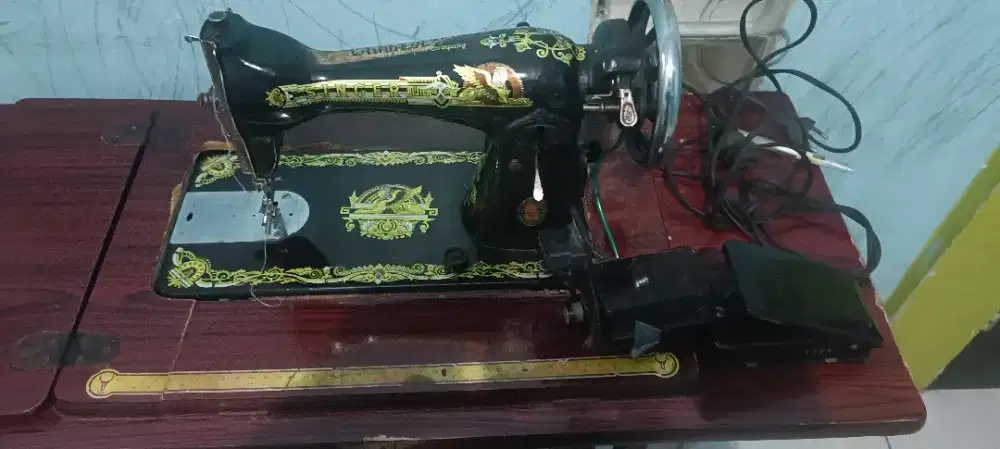 Mesin jahit hitam singer