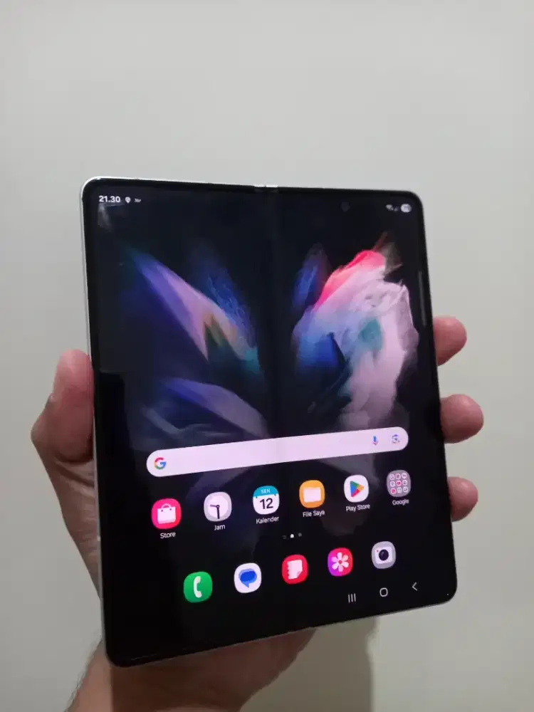 Samsung Galaxy Z Fold 3 Ram 12/256Gb Fullset ada minus dibaca