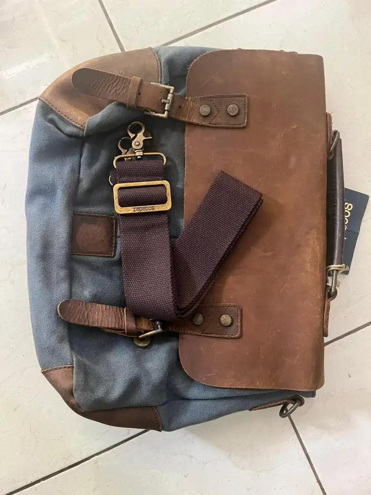 Tas slempang kulit dan canvas