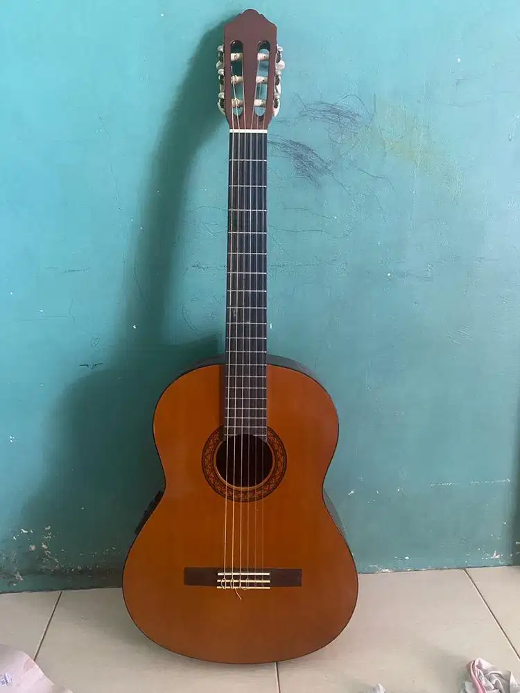 Di jual gitar klasik Yamaha CX-40