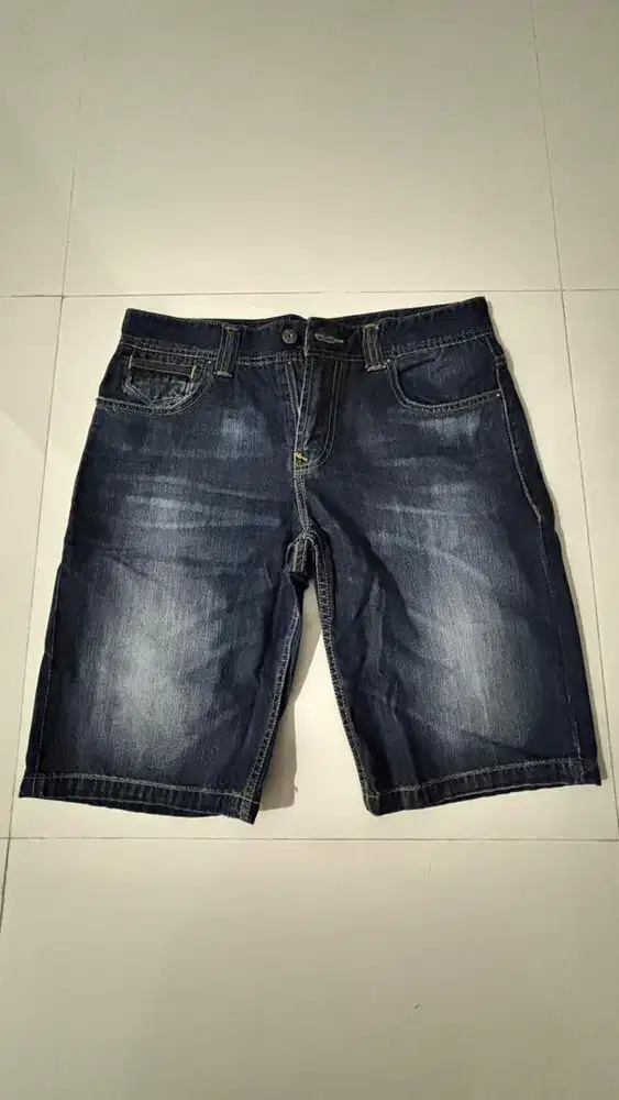 Celana Pendek Jeans