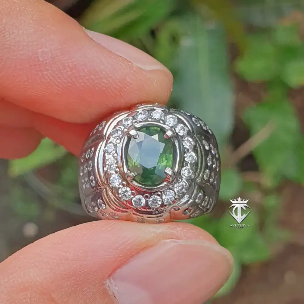 Batu Permata Natural Green Sapphire Thailand 1.42 Ct Heat A CGL Memo