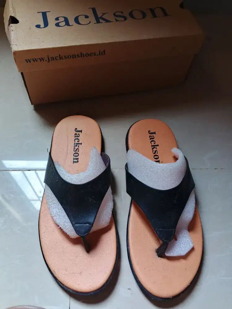sendal kulit hitam jakson uk 42 baru