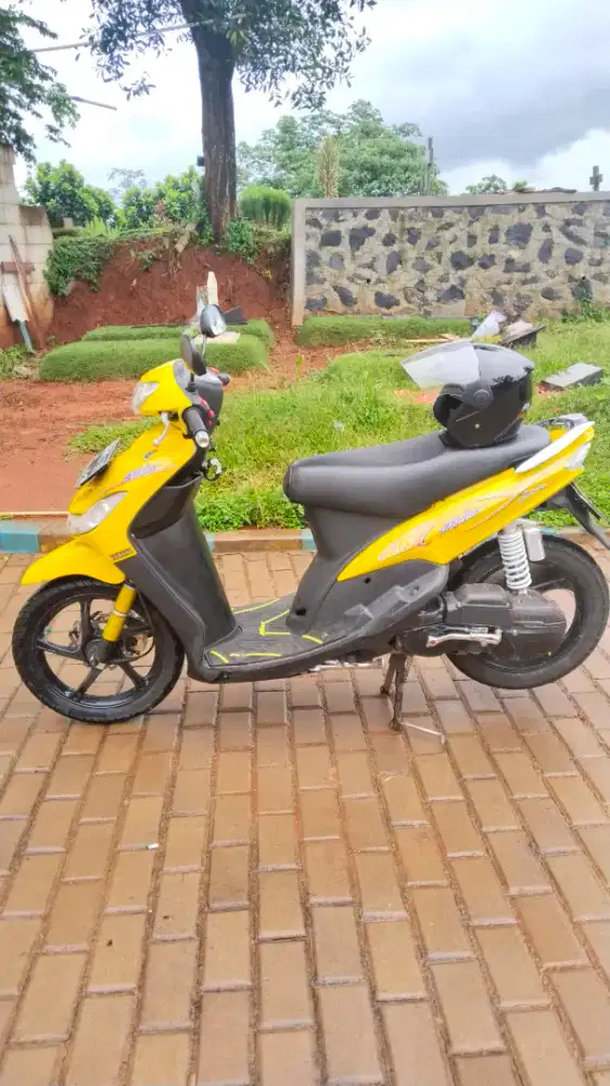 Mio tahun 2008 kuning