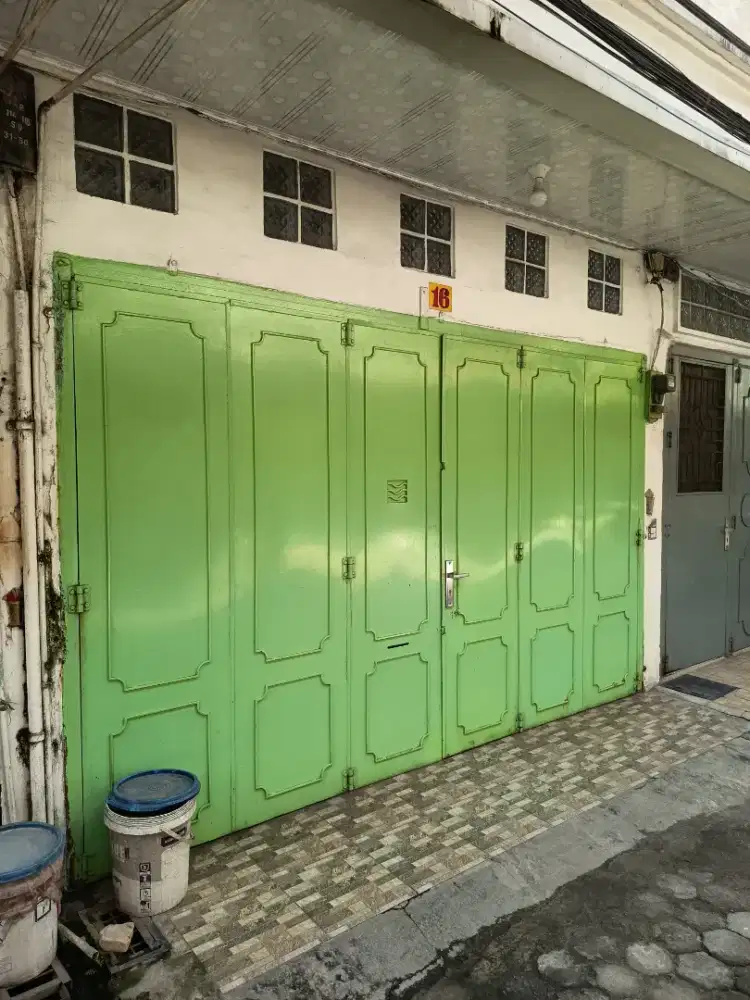 Di jual pintu ruko