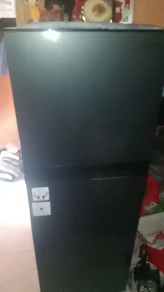 kulkas merk Toshiba 2 pintu model GR-B28ISP like new