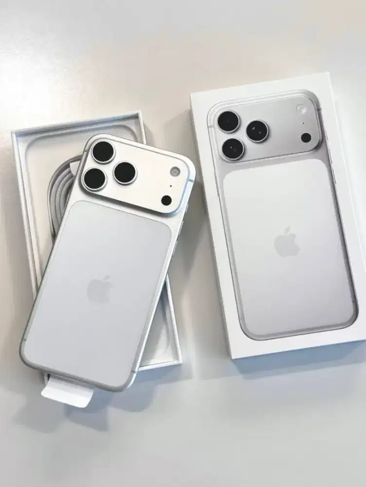 READY IPHONE 17 PRO & PROMAX SILVER