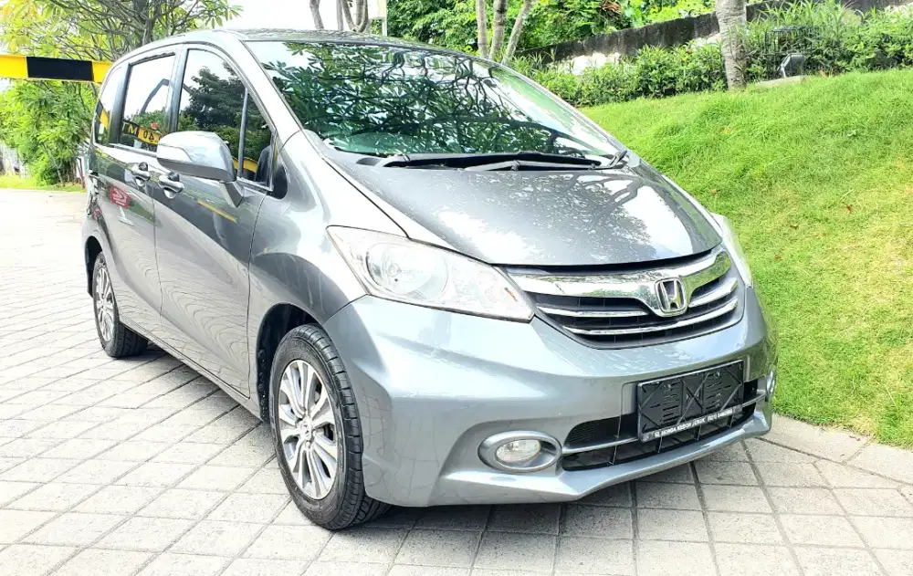 ISTIMEWA Honda Freed 1.5 E PSD 2013/2014 Matic AC Dobel No Jazz RS KIM