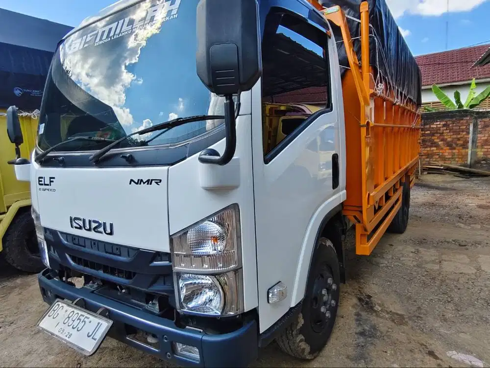 Mobil izzu elf tahun 2023