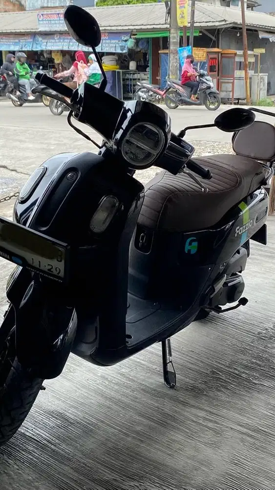 Motor Fazzio tahun 2024 warna Hitam Glossy
