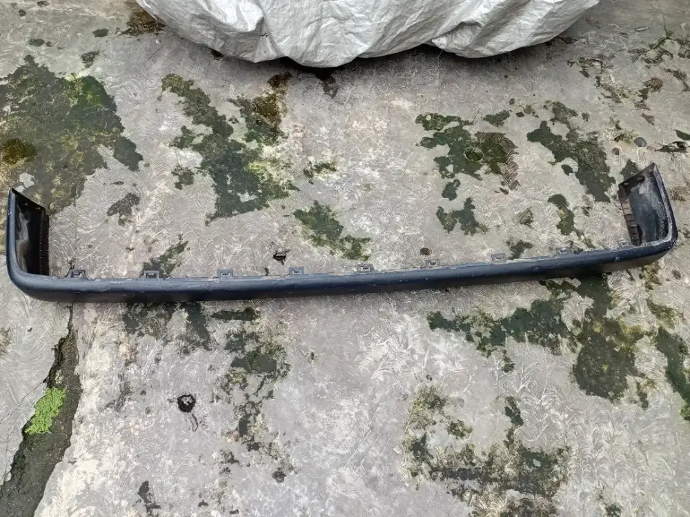 Sabuk bemper belakang mercedes W124