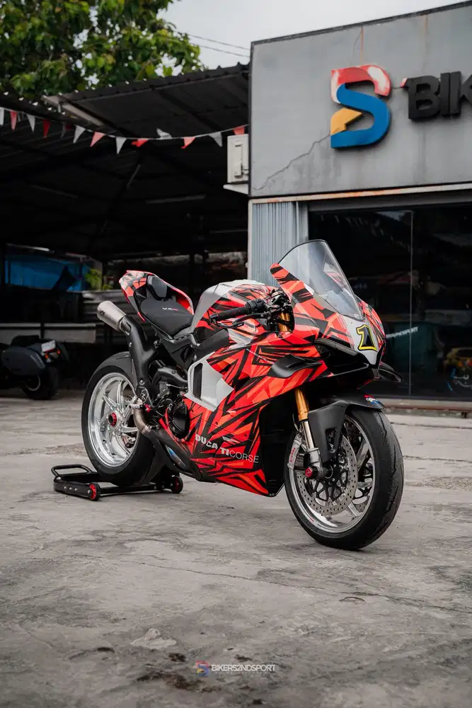 DUCATI PANIGALE V4R z9 r6 zx