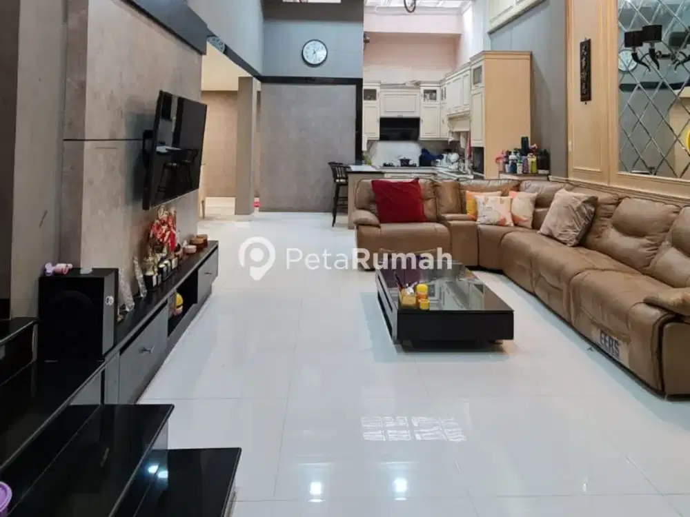 DIJUAL VILLA JALAN KAPTEN SUMARSONO KOMPLEK GRAHA MANSION- DAERAH KAMPUNG LALANG (anthony lim)