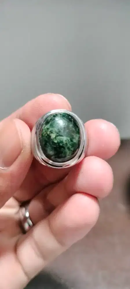 Batu Badar adar Besi Hijau