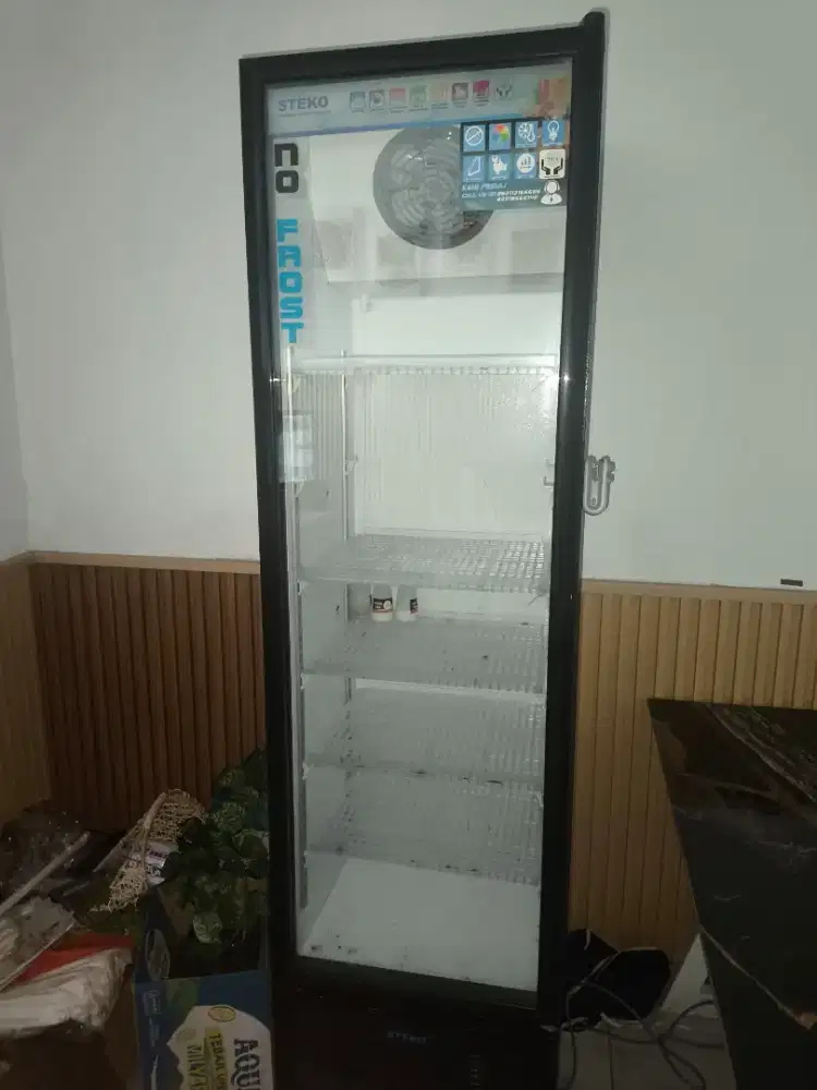 Showcase STEKO LG-360 300 Liter 230 watt 6 rak