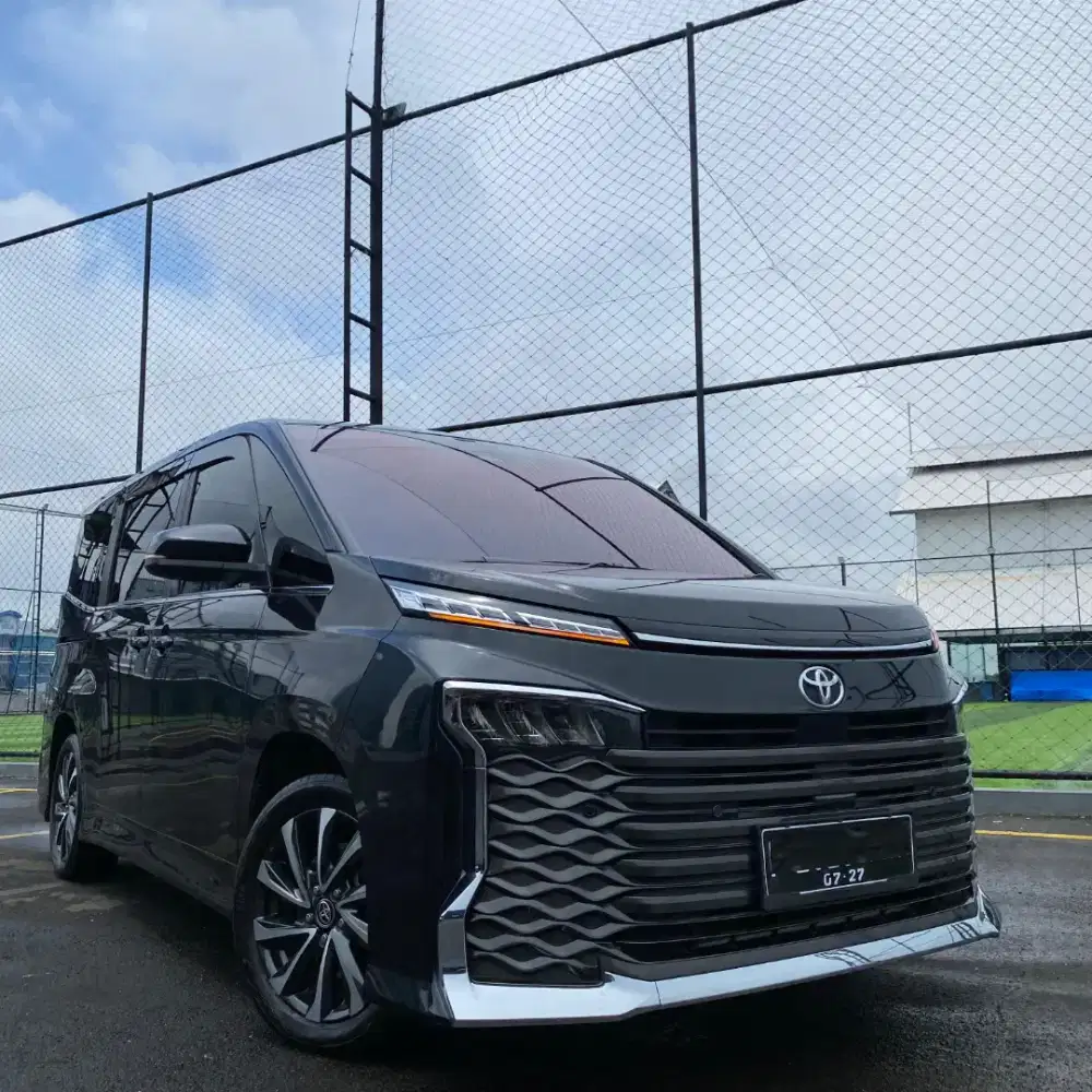TOYOTA VOXY 2.0 FACELIFT Tahun 2022
