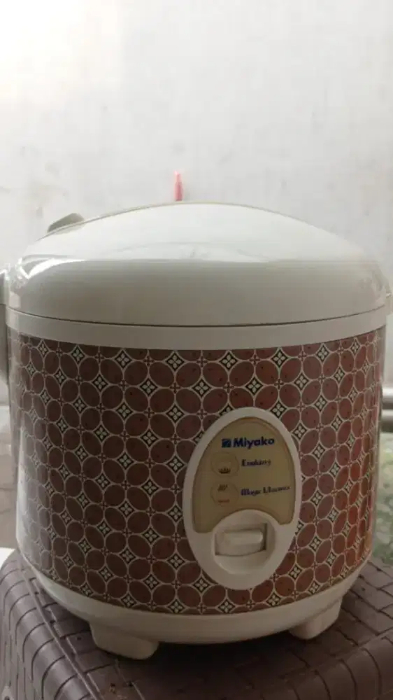 Rice cooker 2 buah layak pake