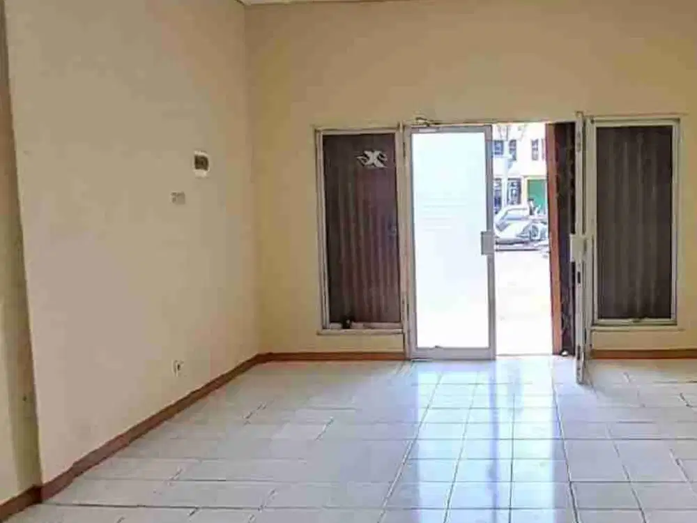 Ruko rapi. hadap jalan. free parkir. 2 lantai