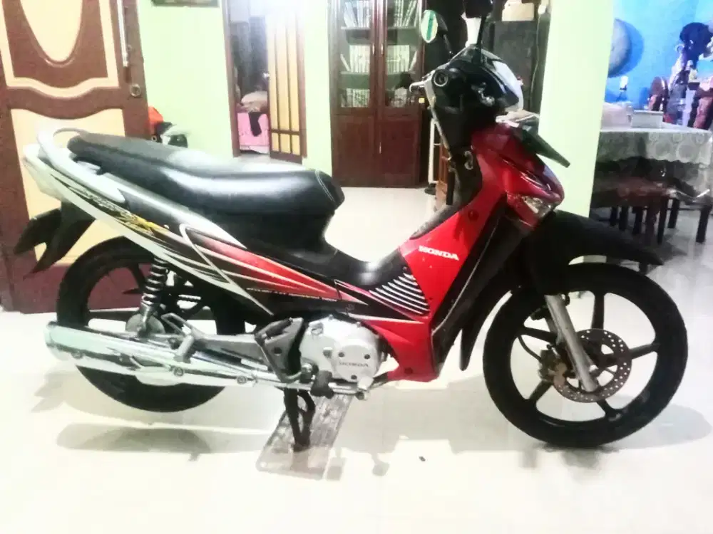Dijual Honda Supra X 125 thn 2006 mulus komplit orisinil