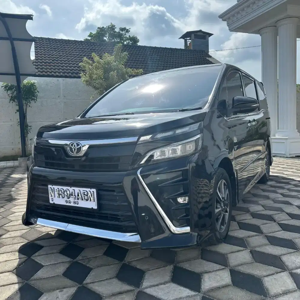TOYOTA VOXY 2.0 AT BENSIN 2017 TANGAN PERTAMA