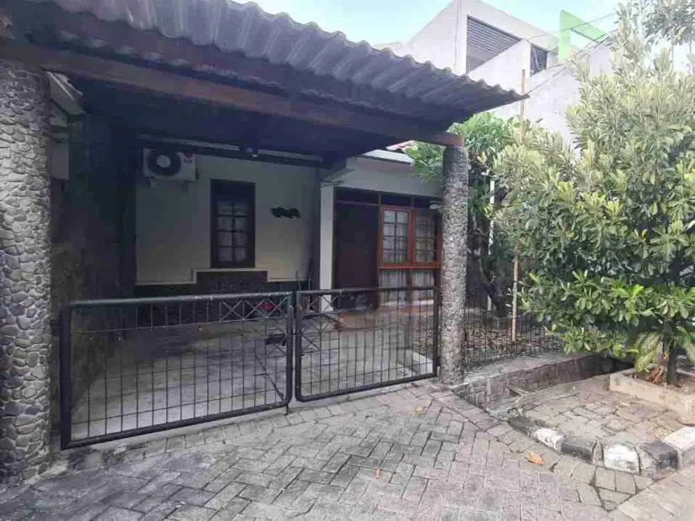dijual rumah babatan Pratama Wiyung bagus siap huni