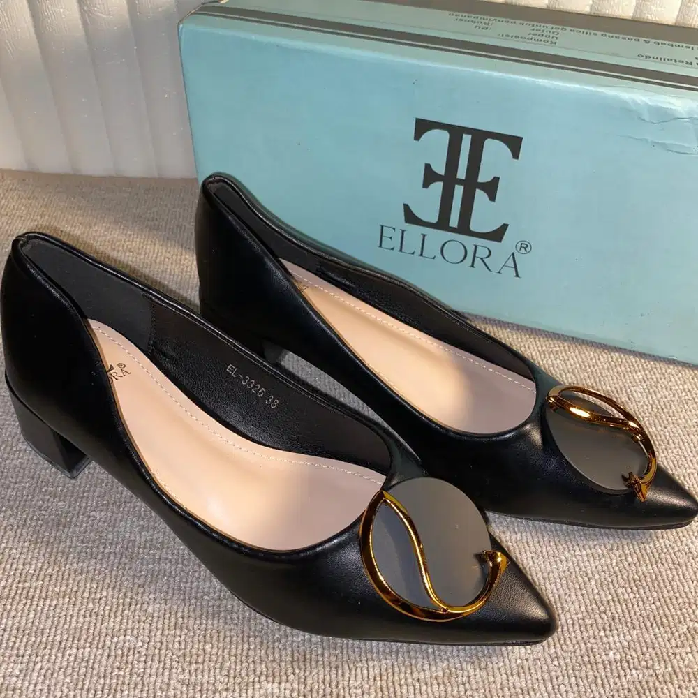 Sepatu hils wanita baru