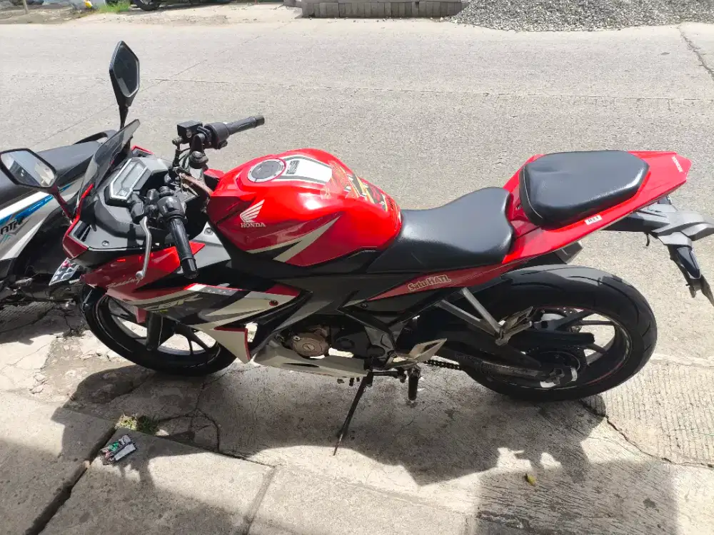 Jual CBR150R Merah
