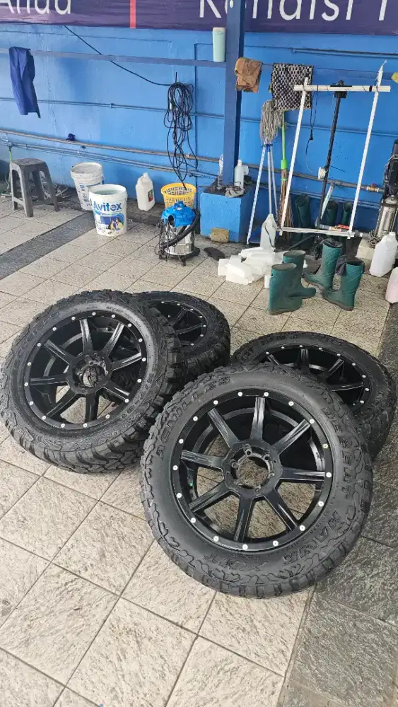 Velg R20 + Ban kondisi 85%