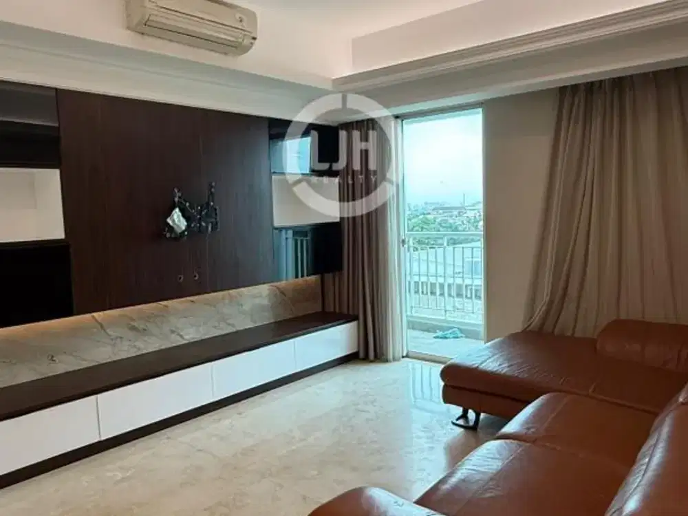 Apartemen Sharewood Residence Tower Regent View Pool, Kelapa Gading, Jakarta Utara