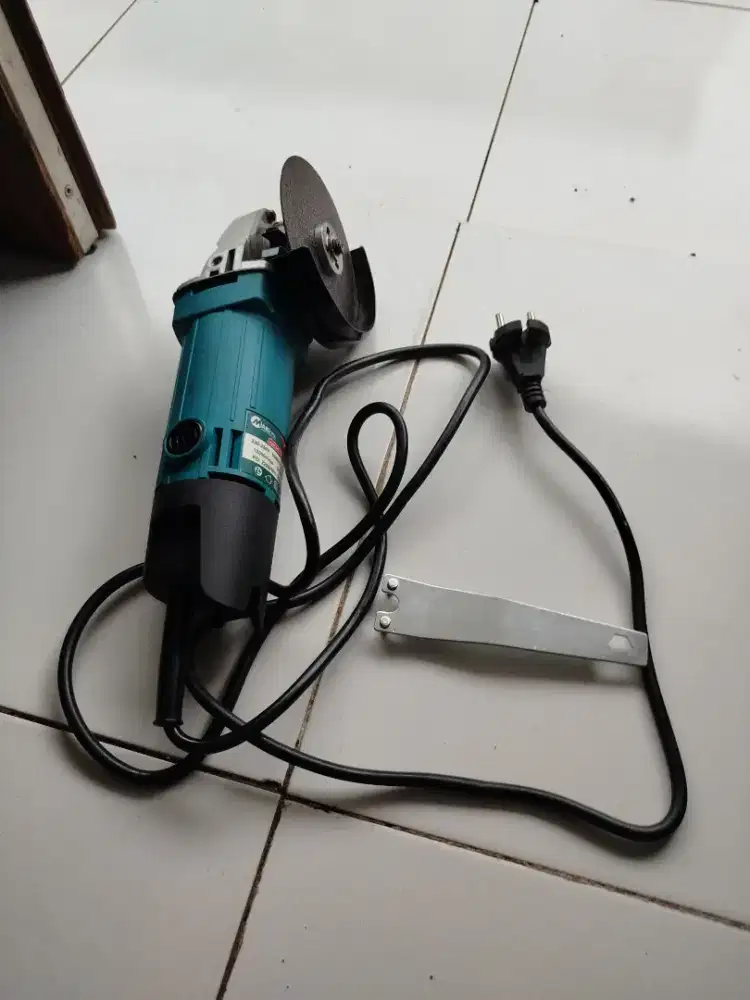 Gerinda tangan merk Mailtank bekas