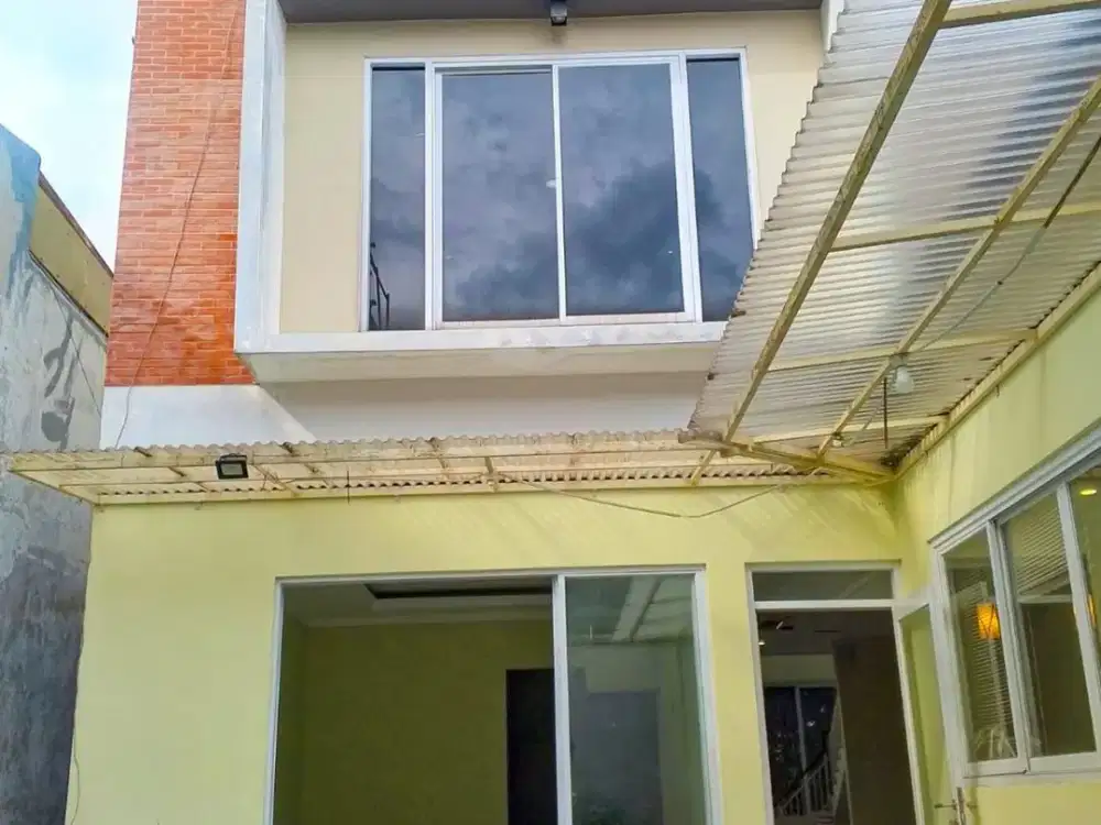 DISEWAKAN RUMAH BAGUS SIAP HUNI – HALAMAN  LUAS Cocok untuk Hunian Kantor juga  Gudang