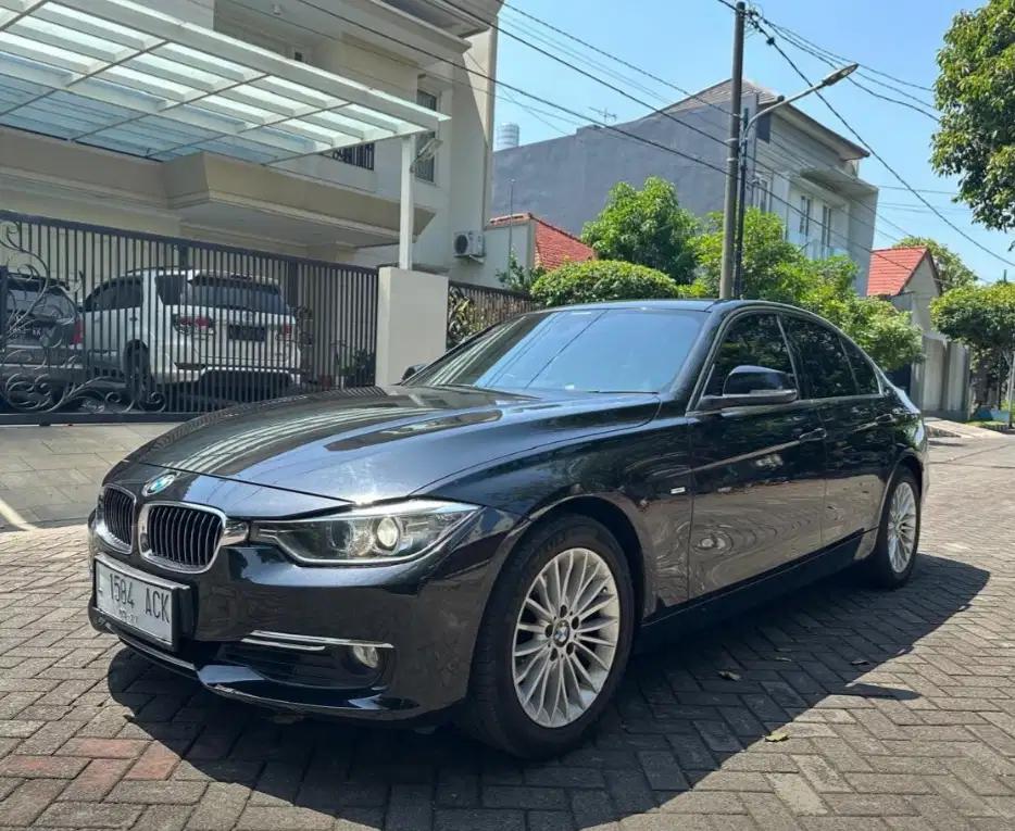 BMW 320i A/T 2013