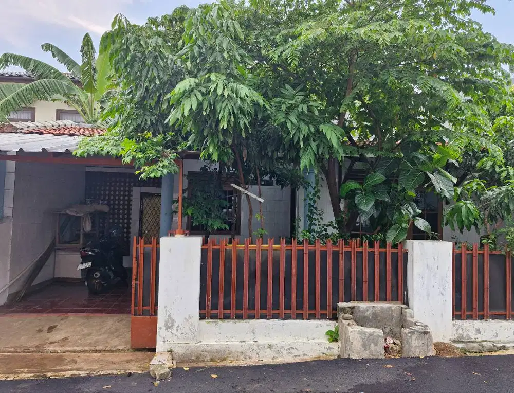 Jual Cepat Rumah Lokasi Strategis di Komplek Pondok Pucung Indah 1