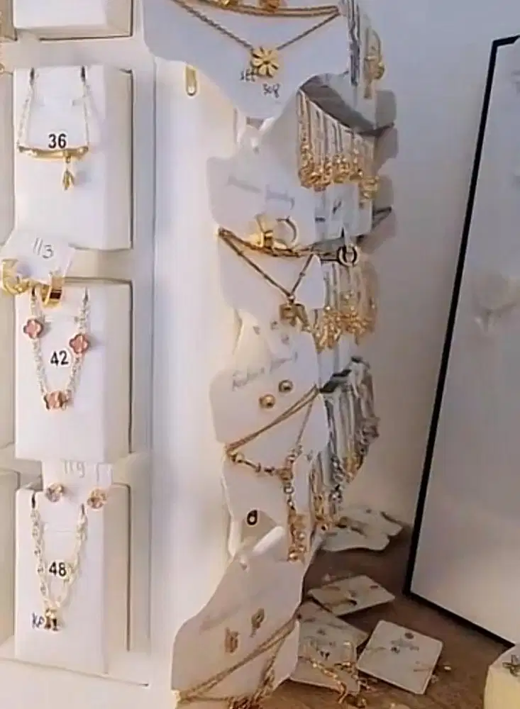 Dicari karyawan host live yg berpengalaman