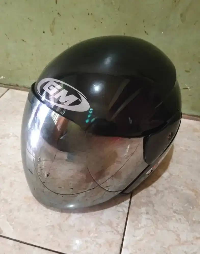 helm gm hitam glosy