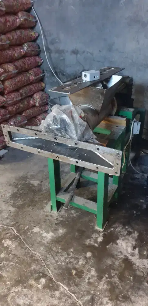 Mesin skru kerupuk kompayer conveyor cetak krupuk bawang pres alat